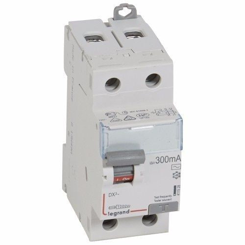 Legrand 411338 32A DP 300mA 10KA C~ AC:240415V DX3 RCBOs